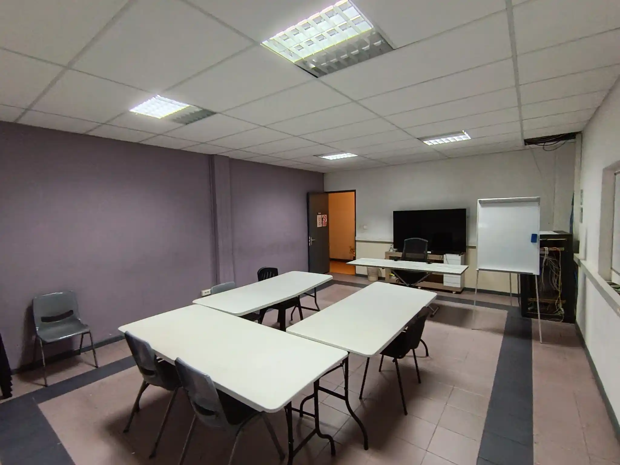 Photo 1 - Local / Bureaux à louer - Ancien 2 279,67 € 140 m² La Possession 97419