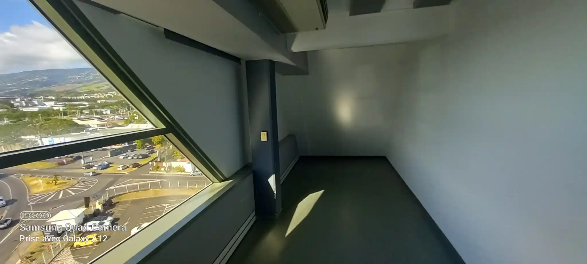 Photo 3 - Local / Bureaux à louer - Ancien 871,4 € 29.7 m² Saint-Denis 97490