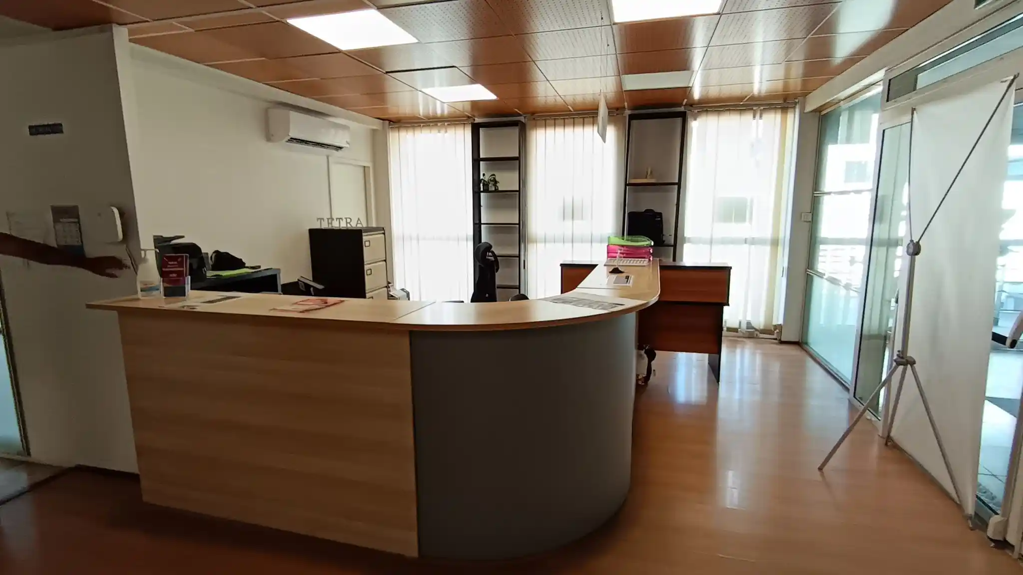 Photo 3 - Local / Bureaux à louer - Ancien 6 894 € 459.6 m² Saint-Denis Le Moufia 97490