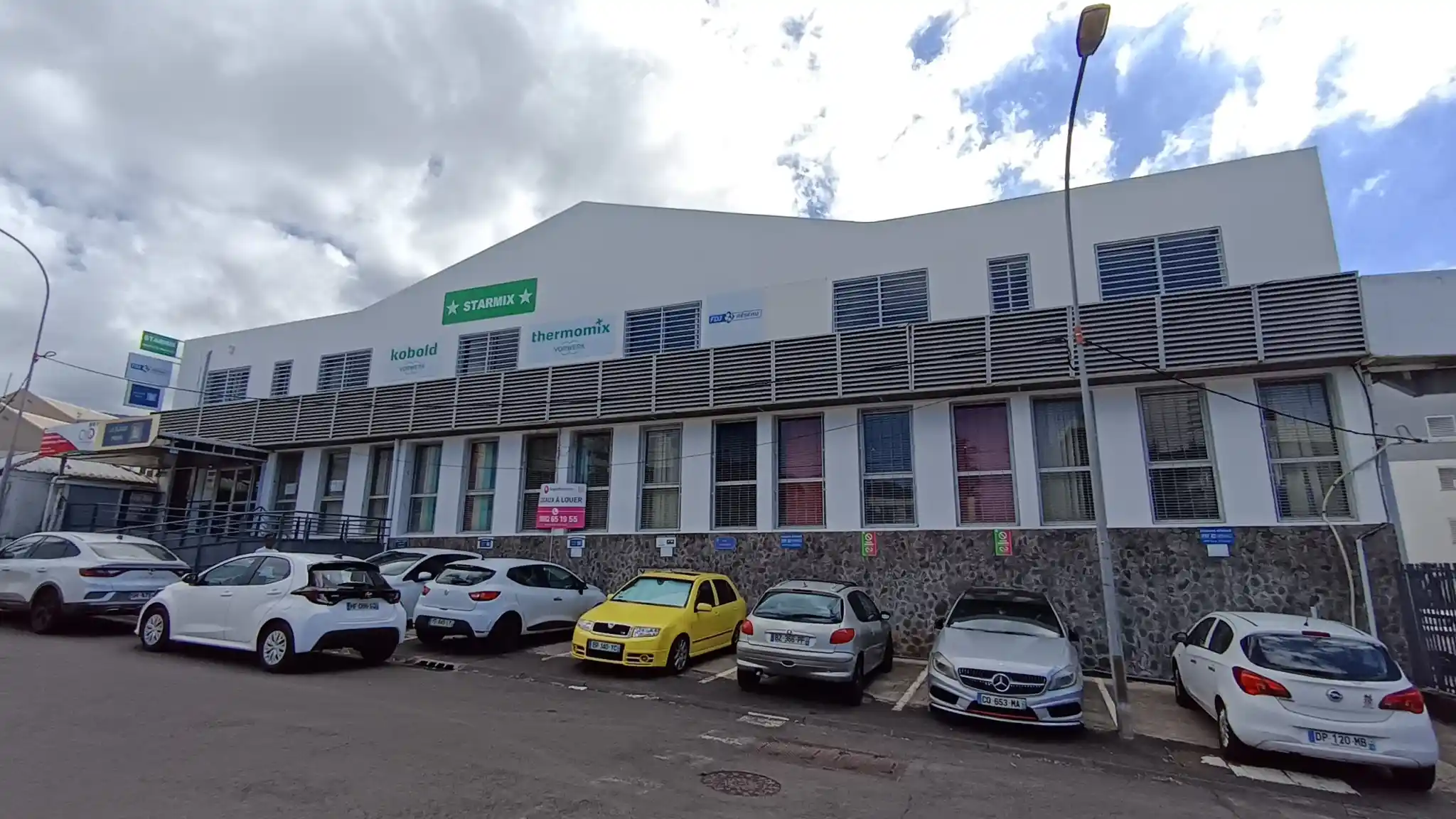 Photo 2 - Local / Bureaux à louer - Ancien 6 894 € 459.6 m² Saint-Denis Le Moufia 97490