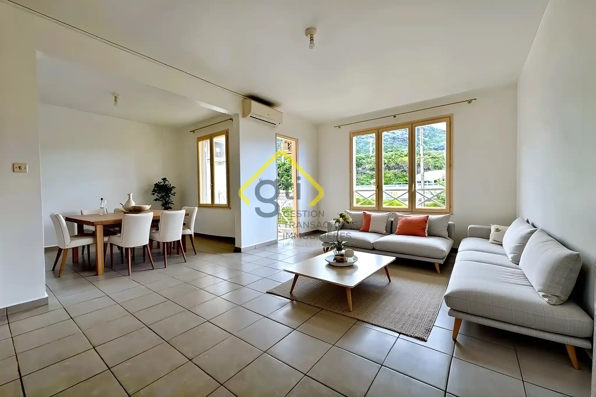 Photo 1 - Appartement à vendre - Ancien 215 000 € 5 pièces 3 chambres 88.41 m² Saint-Denis 97400