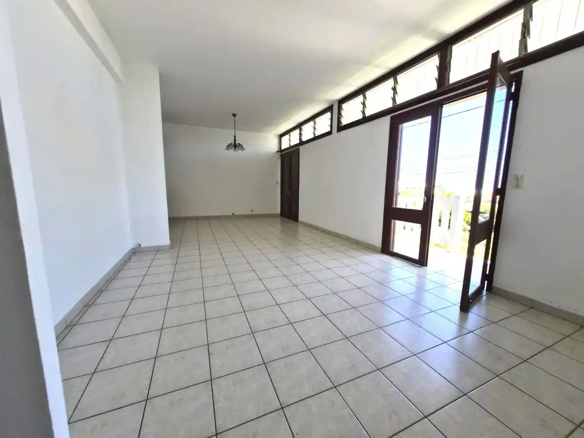 Photo 3 - Maison à louer - Ancien 1 500 € 4 pièces 3 chambres 82.63 m² Saint-Denis Sainte-clotilde 97490