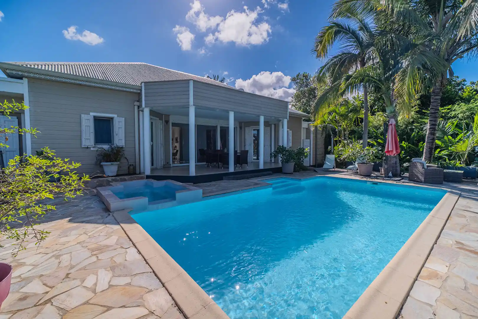 Photo 2 - Maison à vendre - Ancien 598 500 € 6 pièces 5 chambres 150 m² Saint-Pierre 97410