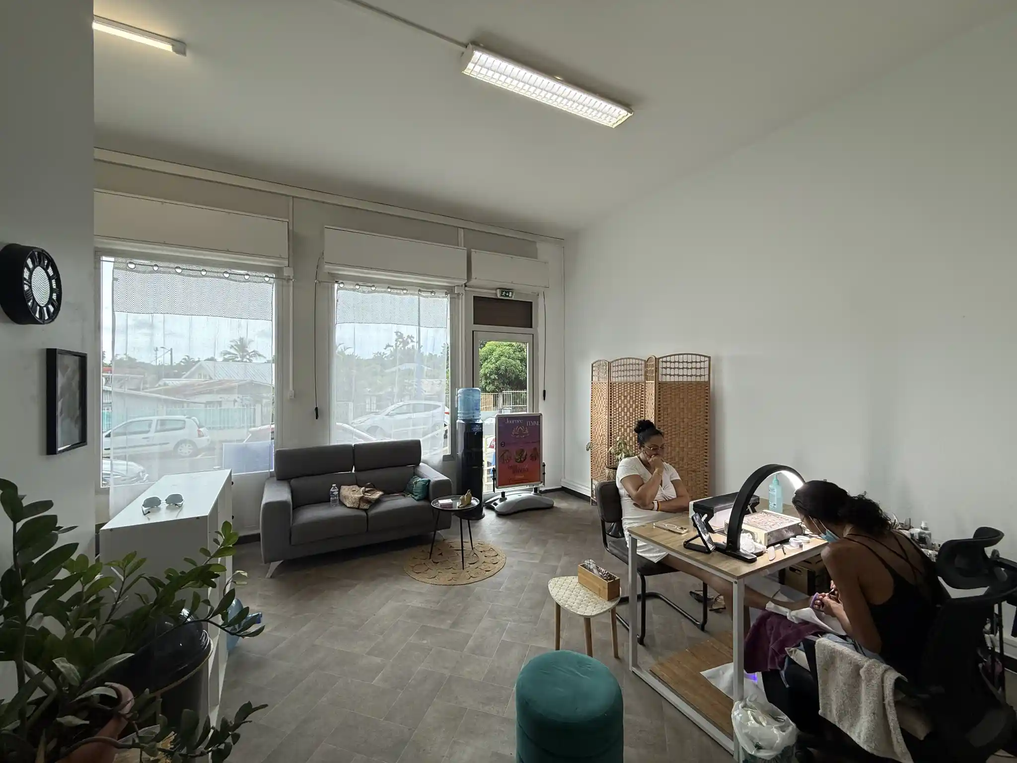 Photo 1 - Local / Bureaux à louer - Ancien 895 € 50 m² Sainte-Marie 97438