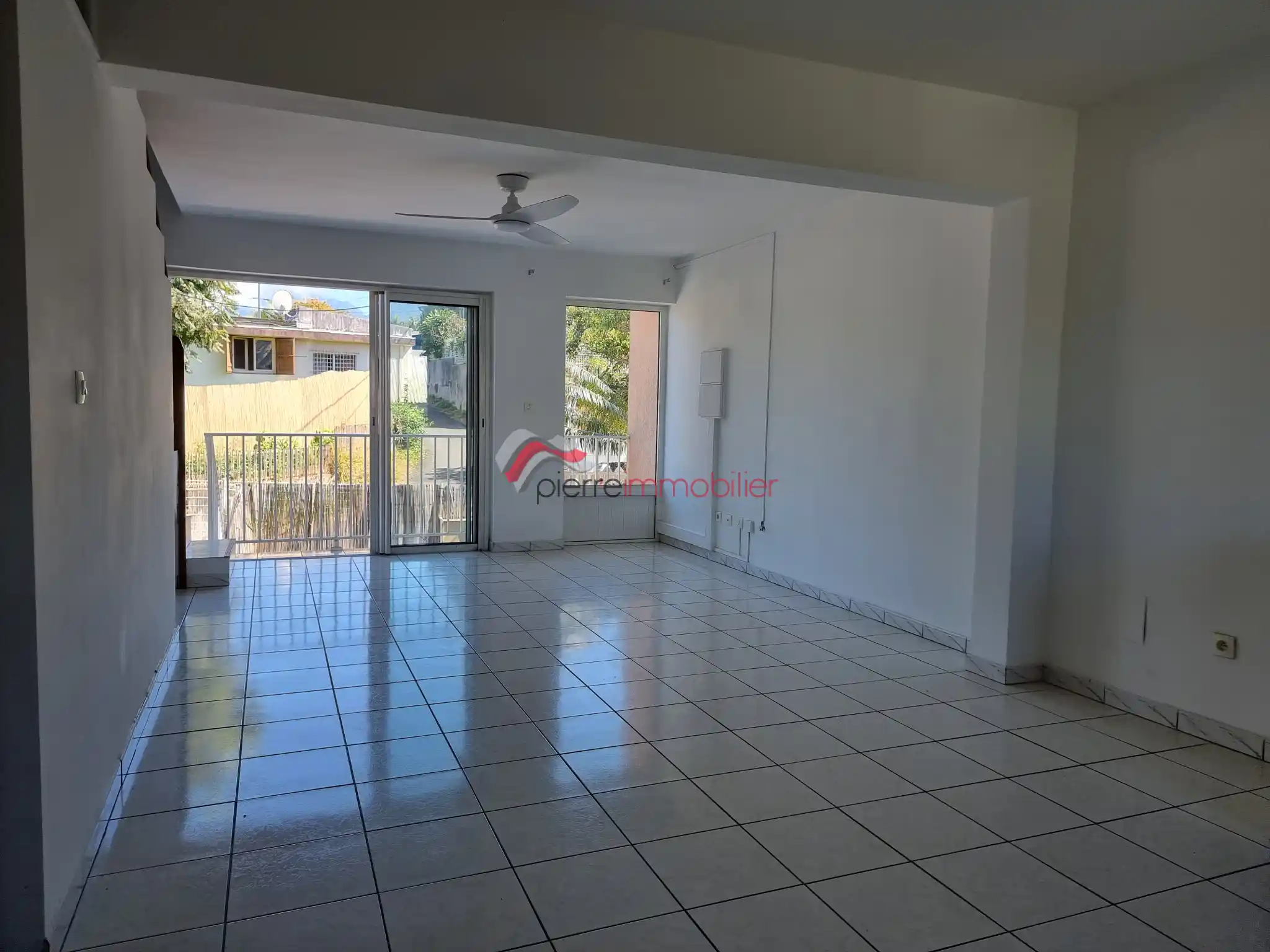 Photo 1 - Appartement à louer - Ancien 715 € 3 pièces 2 chambres 71 m² Le Tampon 97430