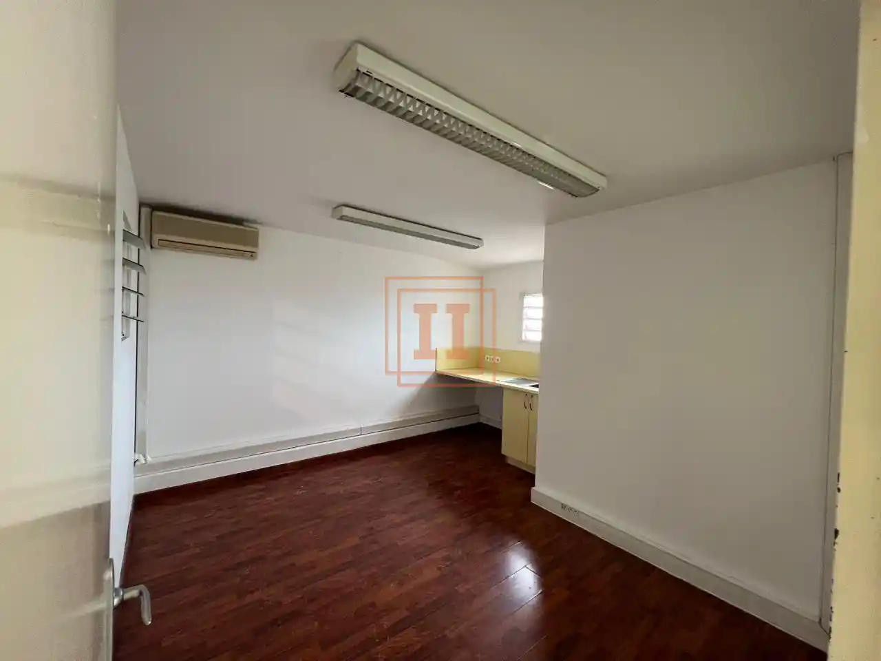 Photo 2 - Local / Bureaux à louer - Ancien 4 600 € 320 m² La Possession 97419