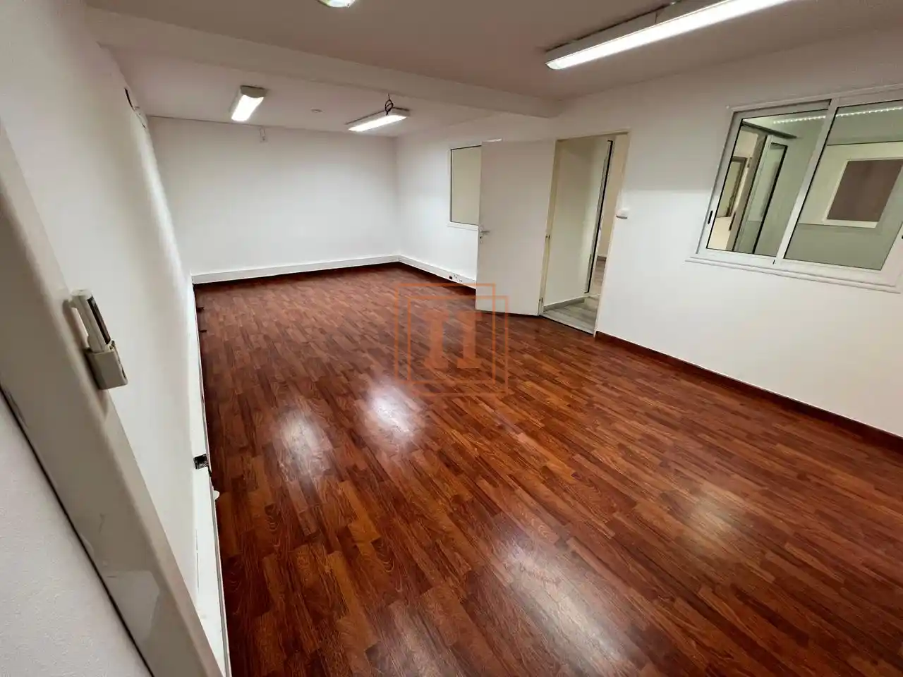 Photo 4 - Local / Bureaux à louer - Ancien 4 600 € 320 m² La Possession 97419