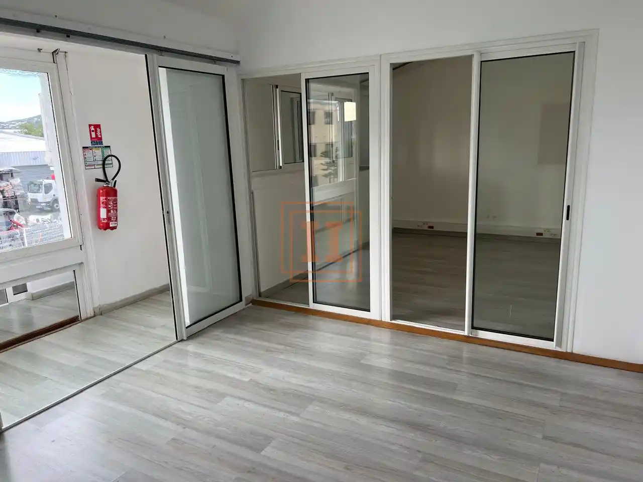 Photo 3 - Local / Bureaux à louer - Ancien 4 600 € 320 m² La Possession 97419