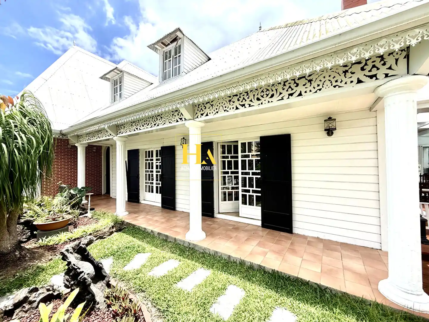 Photo 2 - Maison à vendre - Ancien 520 000 € 5 pièces 4 chambres 250 m² Le Tampon 97430