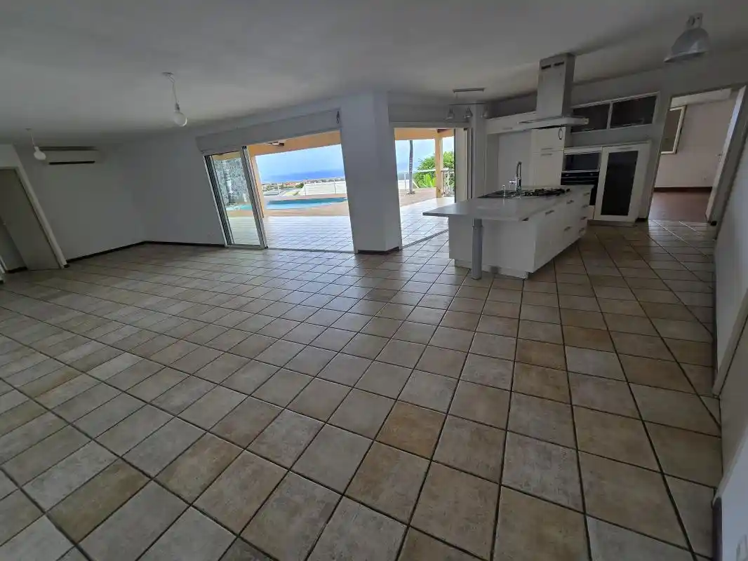 Photo 2 - Maison à louer - Ancien 2 700 € 6 pièces 3 chambres 152 m² La Possession 97419