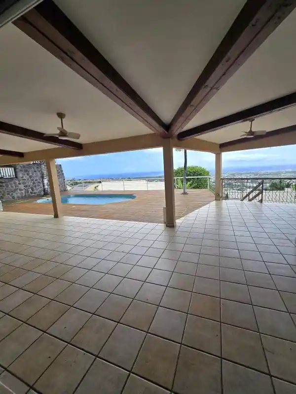 Photo 1 - Maison à louer - Ancien 2 700 € 6 pièces 3 chambres 152 m² La Possession 97419