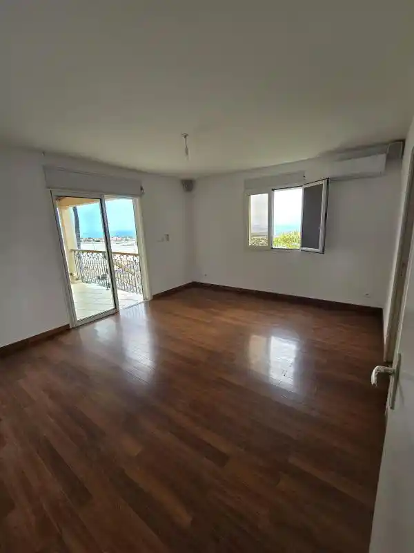 Photo 3 - Maison à louer - Ancien 2 700 € 6 pièces 3 chambres 152 m² La Possession 97419