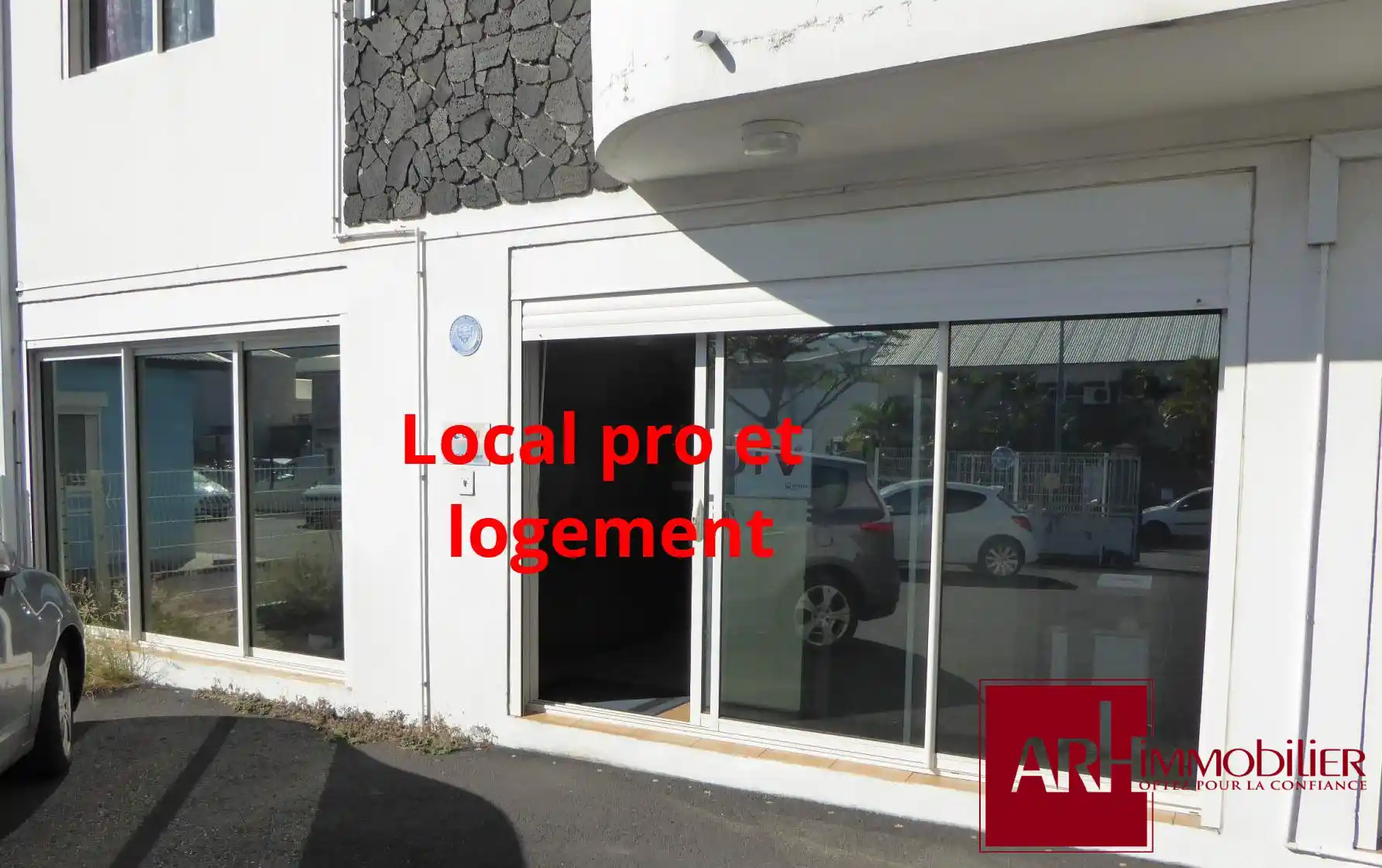 Photo 1 - Local / Bureaux à vendre - Ancien 678 000 € 230 m² La Possession 97419