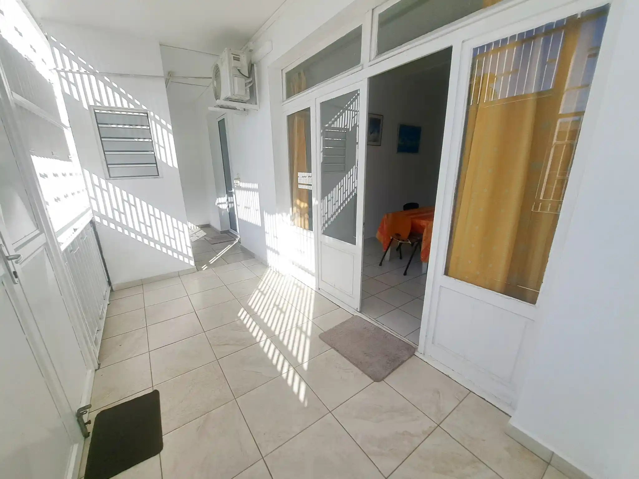 Photo 1 - Appartement à louer - Ancien 1 140 € 4 pièces 2 chambres 80 m² Saint-Denis 97400