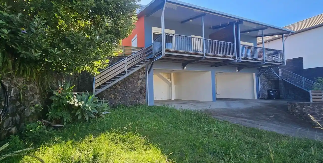 Photo 2 - Maison à vendre - Ancien 430 000 € 10 pièces 6 chambres 204 m² Le Tampon 97430