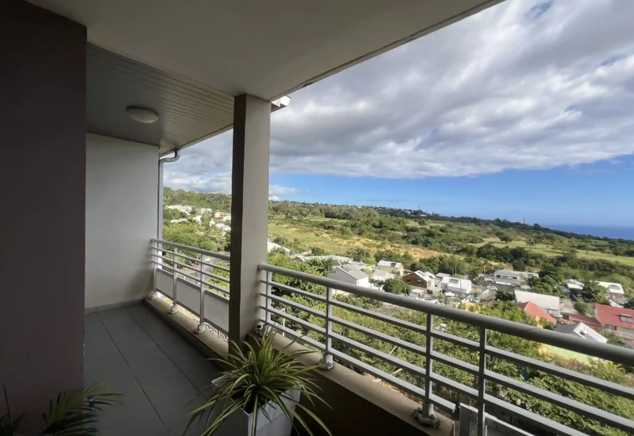 Photo 2 - Appartement à louer - Ancien 1 800 € 4 pièces 3 chambres 87 m² Saint-Paul Saint-Gilles les Bains 97434