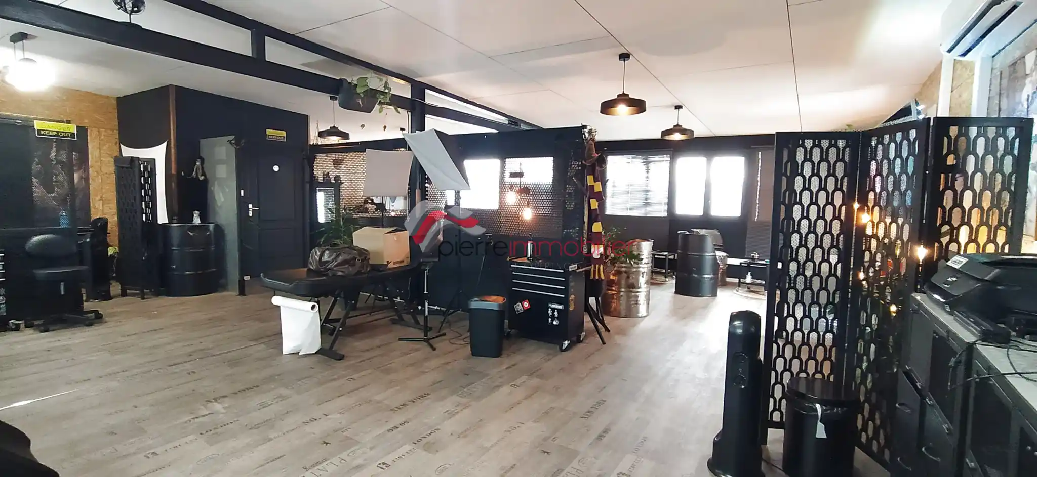 Photo 1 - Local / Bureaux à louer - Ancien 1 500 € 100 m² Saint-Pierre 97410