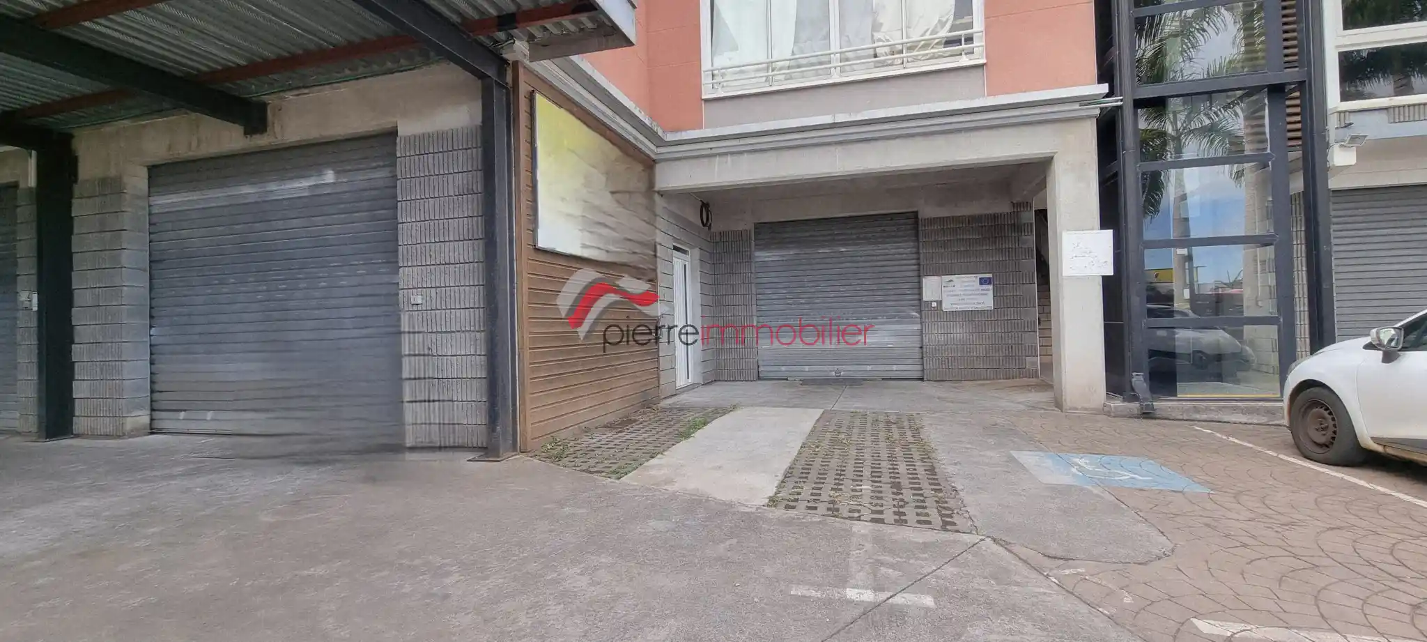 Photo 3 - Local / Bureaux à louer - Ancien 1 800 € 101 m² Saint-Pierre 97410