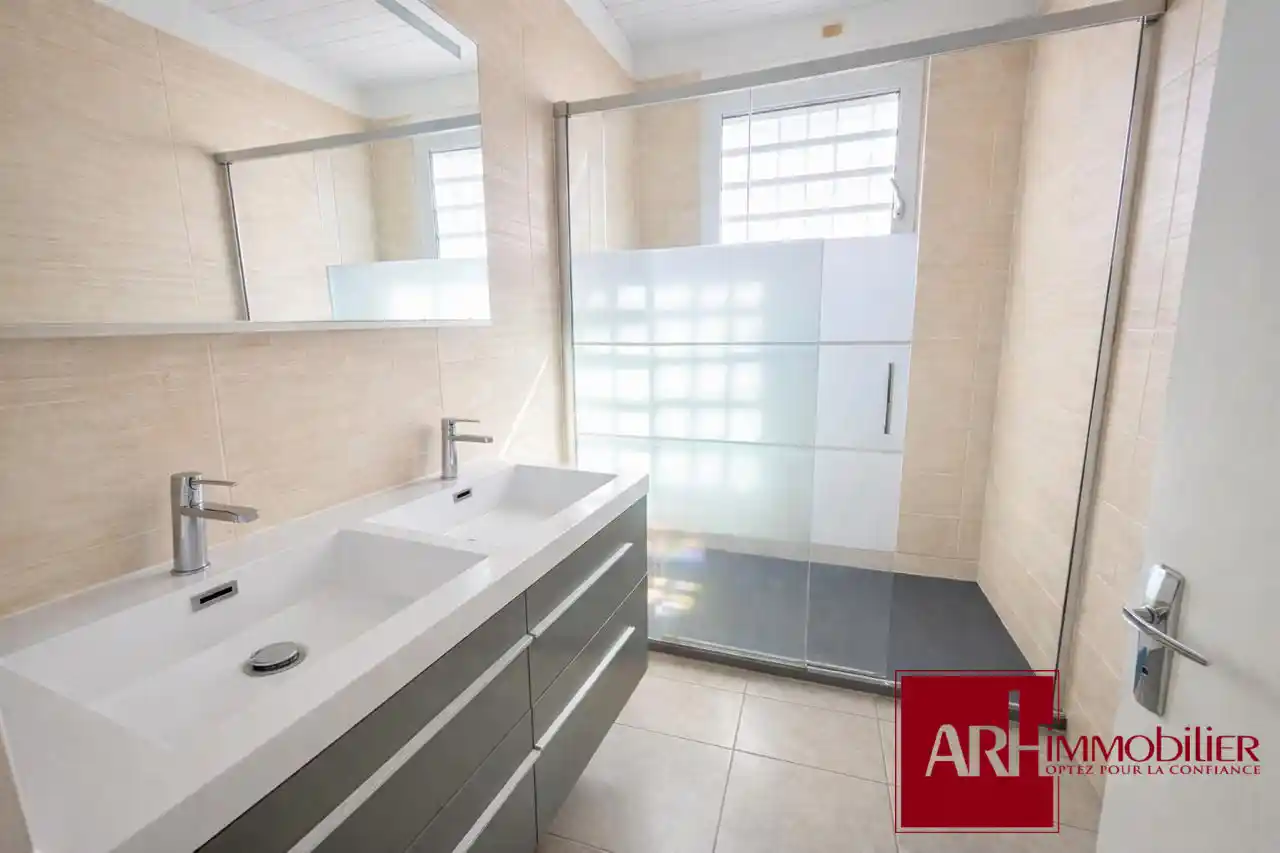 Photo 4 - Appartement à vendre - Ancien 189 800 € 4 pièces 3 chambres 89 m² Le Tampon 97430