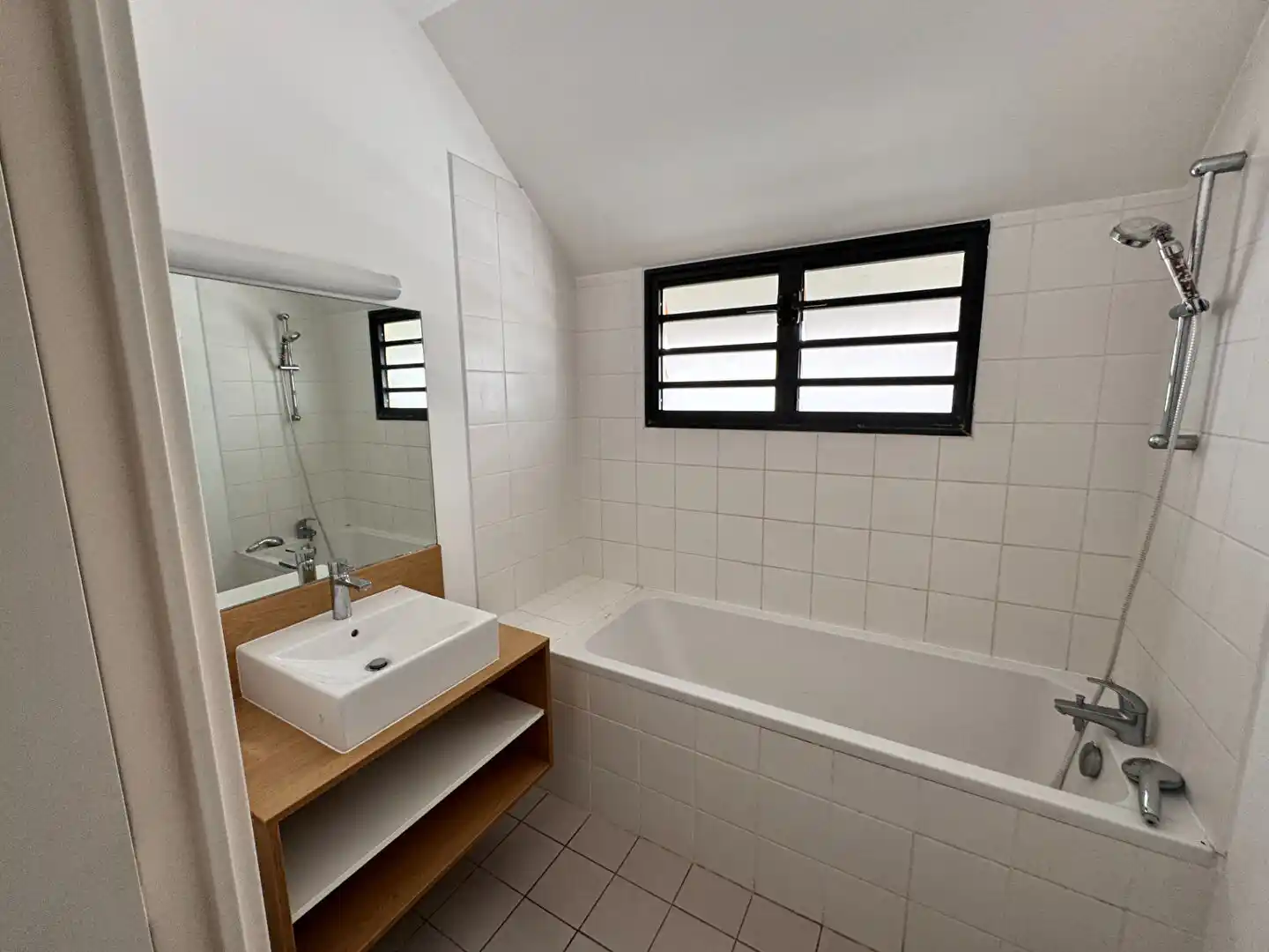 Photo 4 - Maison à louer - Ancien 1 250 € 3 pièces 2 chambres 69.28 m² Saint-Paul 97411
