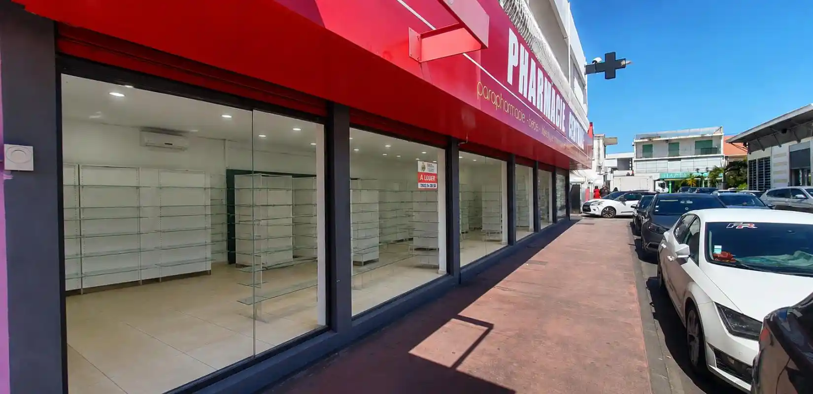 Photo 1 - Local / Bureaux à louer - Ancien 2 168 € 1 pièces 131 m² Saint-Louis 97450