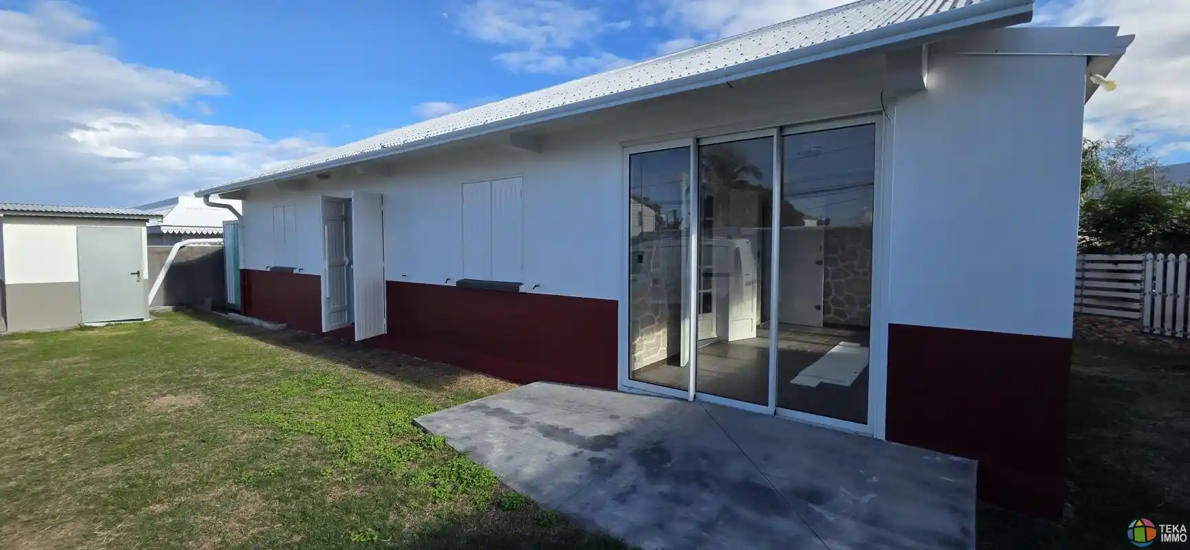 Photo 1 - Local / Bureaux à louer - Ancien 1 942 € 4 pièces 102 m² Saint-Pierre 97432