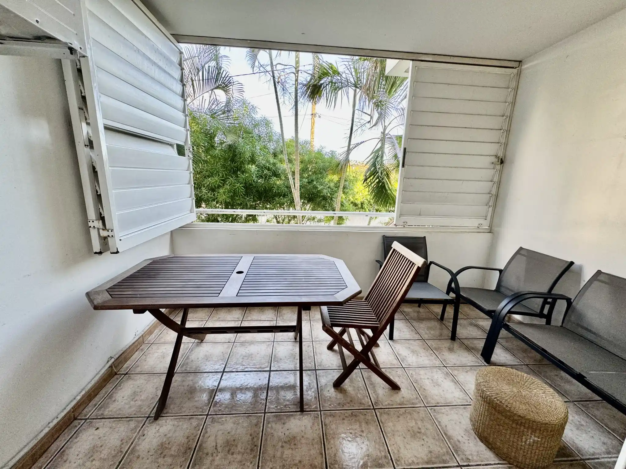 Photo 2 - Appartement à louer - Ancien 700 € 1 pièces 21 m² Saint-Paul Saint-Gilles les Bains 97434