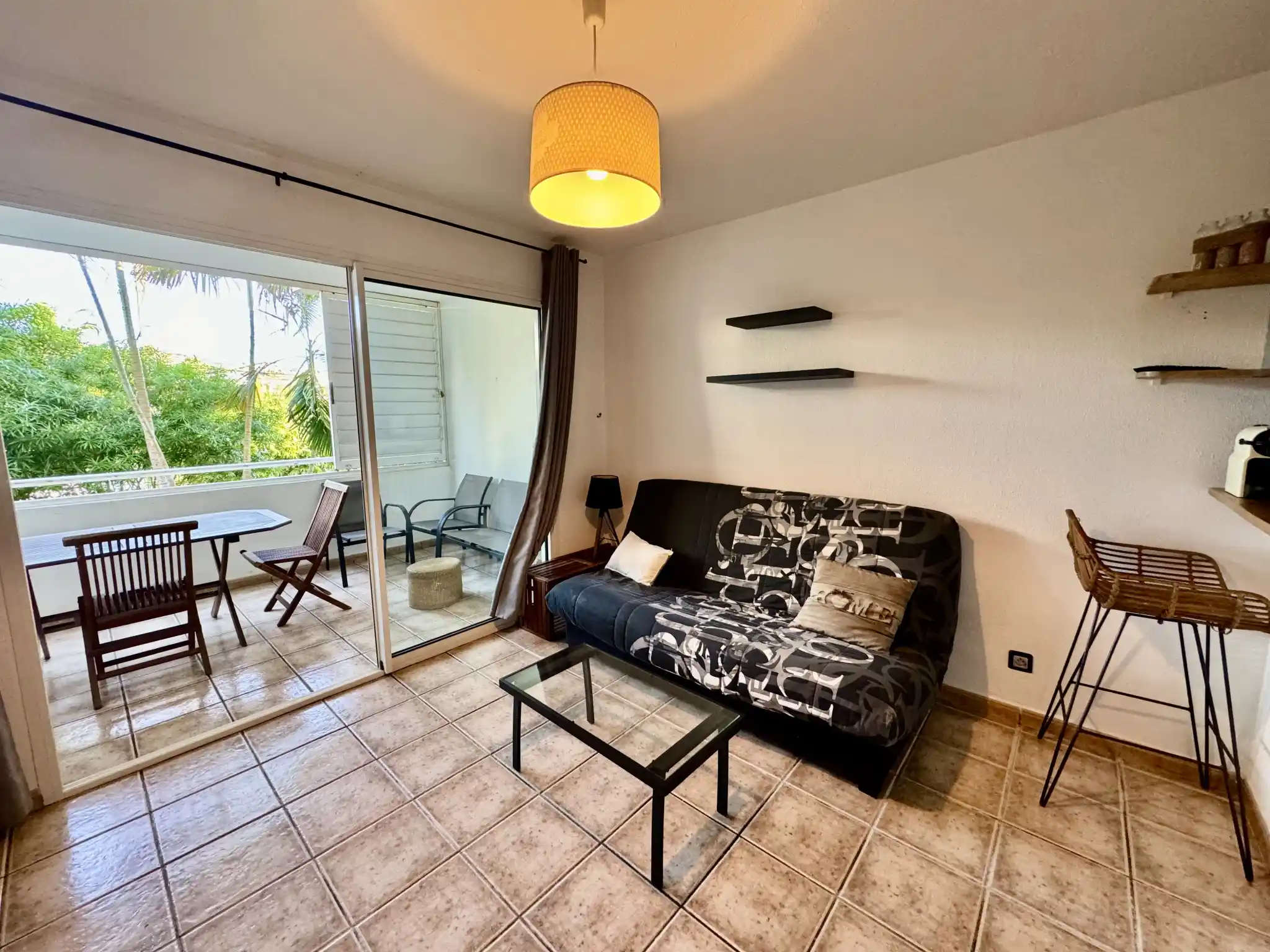 Photo 1 - Appartement à louer - Ancien 700 € 1 pièces 21 m² Saint-Paul Saint-Gilles les Bains 97434