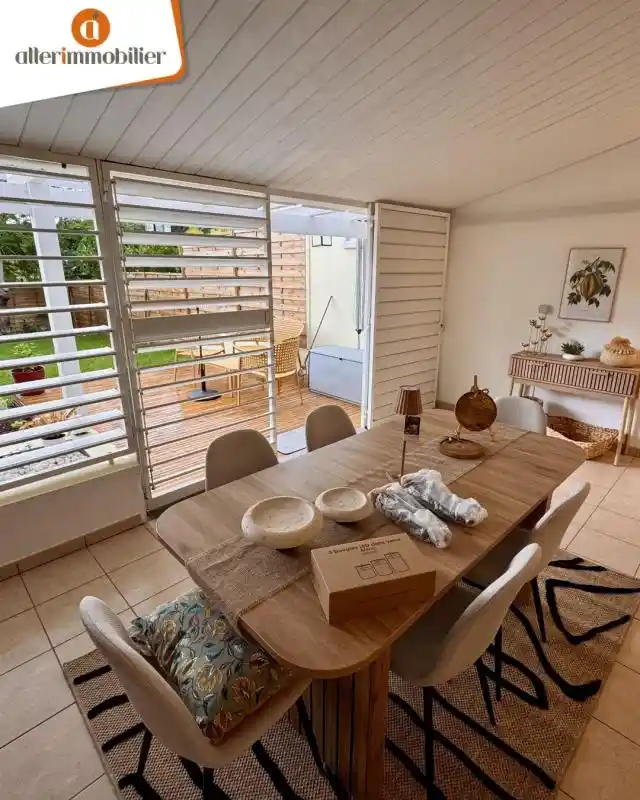 Photo 1 - Maison à louer - Ancien 2 842 € 4 pièces 3 chambres 83.58 m² Saint-Paul Saint-Gilles les Bains 97434