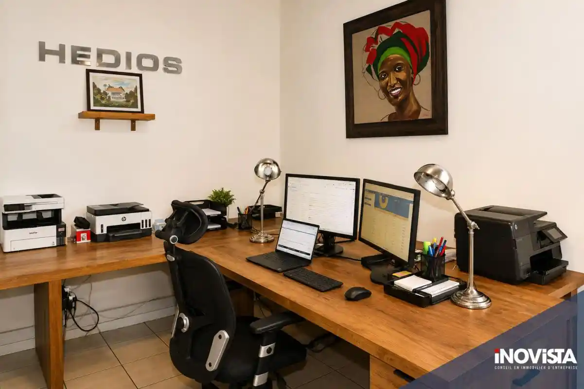 Photo 1 - Bureaux à louer - Ancien 2 452 € HT 78 m² Saint-Paul 97460