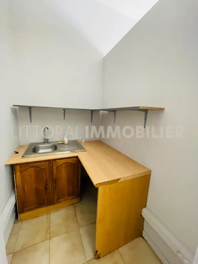 Photo 4 - Local / Bureaux à louer - Ancien 2 300 € 2 pièces 180.33 m² Saint-Paul Saint-Gilles les Bains 97434