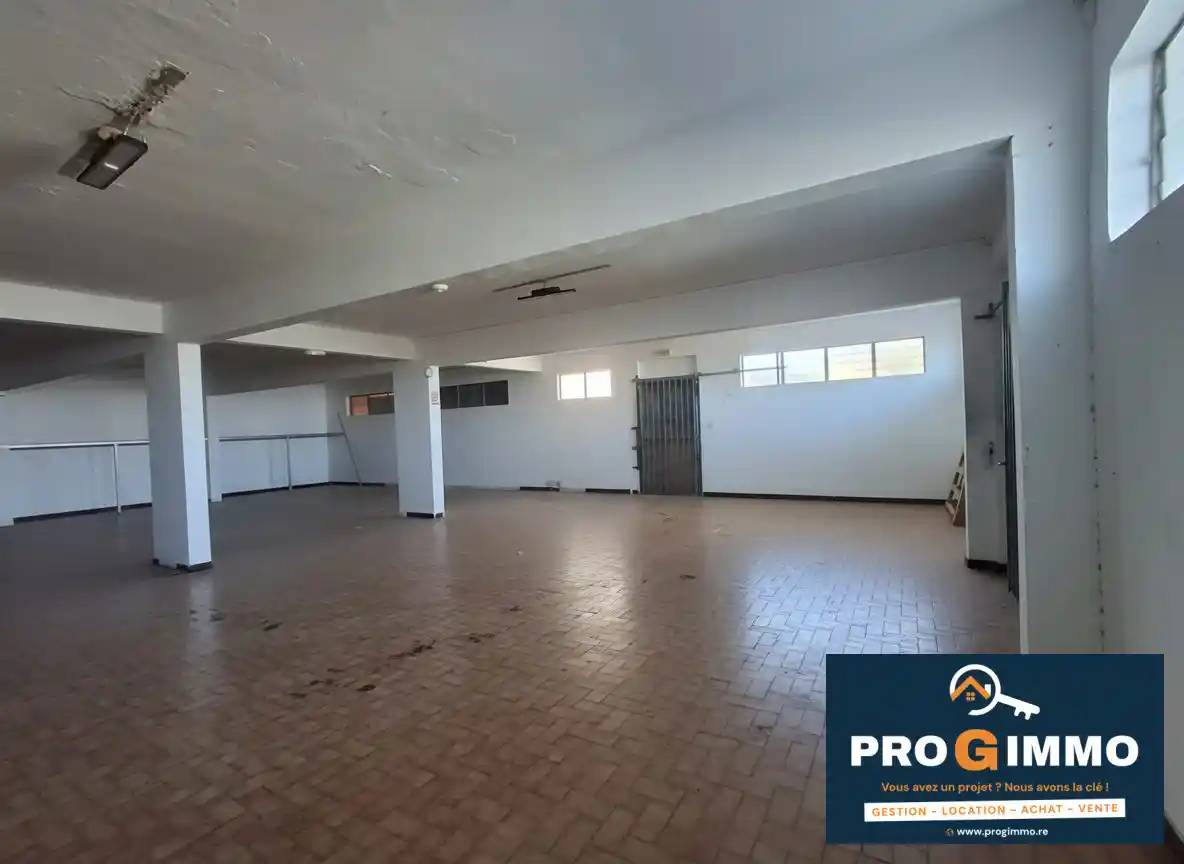 Photo 1 - Local / Bureaux à louer - Ancien 2 000 € 200 m² Le Tampon 97430