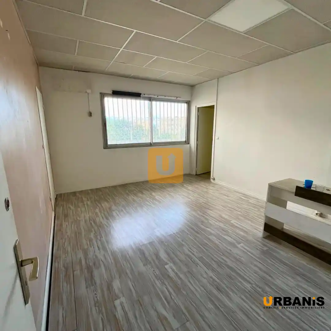 Photo 2 - Local / Bureaux à louer - Ancien 2 500 € 220 m² Saint-Denis Sainte-clotilde 97490