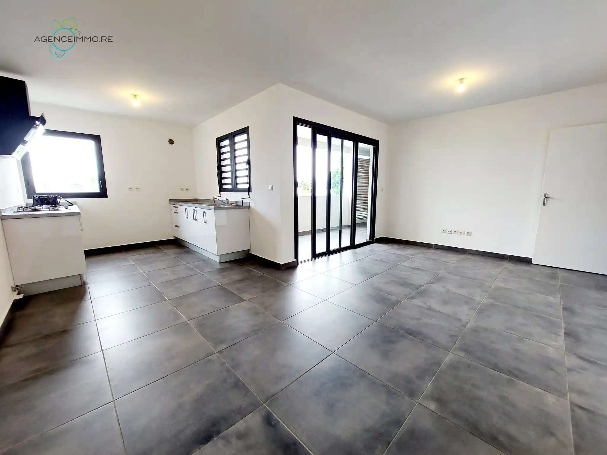 Photo 1 - Appartement à louer - Ancien 1 055 € 3 pièces 2 chambres 69.2 m² Saint-Paul 97460