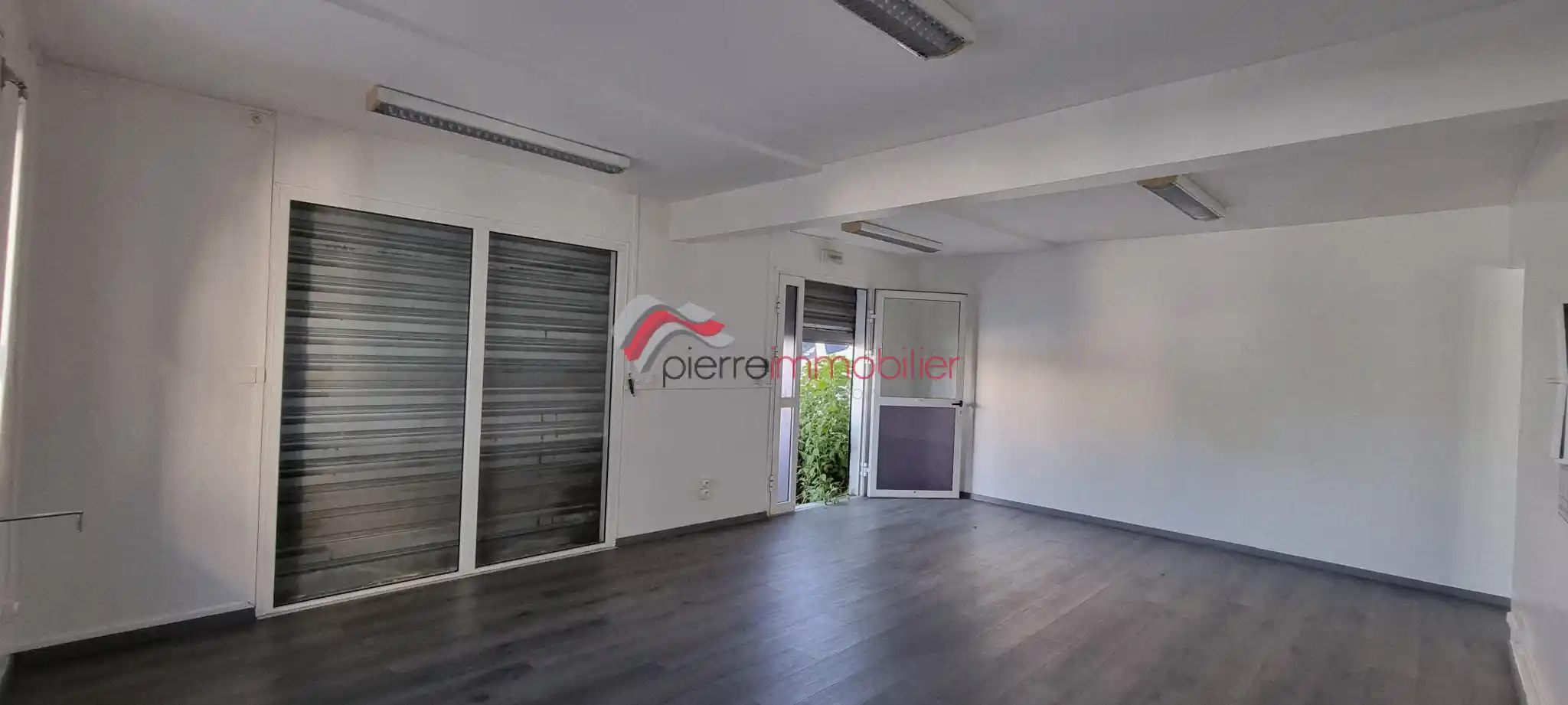 Photo 2 - Local / Bureaux à louer - Ancien 1 350 € 55 m² Saint-Pierre 97410
