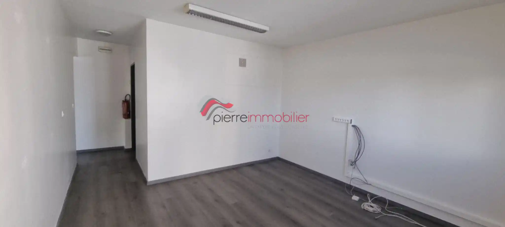 Photo 4 - Local / Bureaux à louer - Ancien 1 350 € 55 m² Saint-Pierre 97410