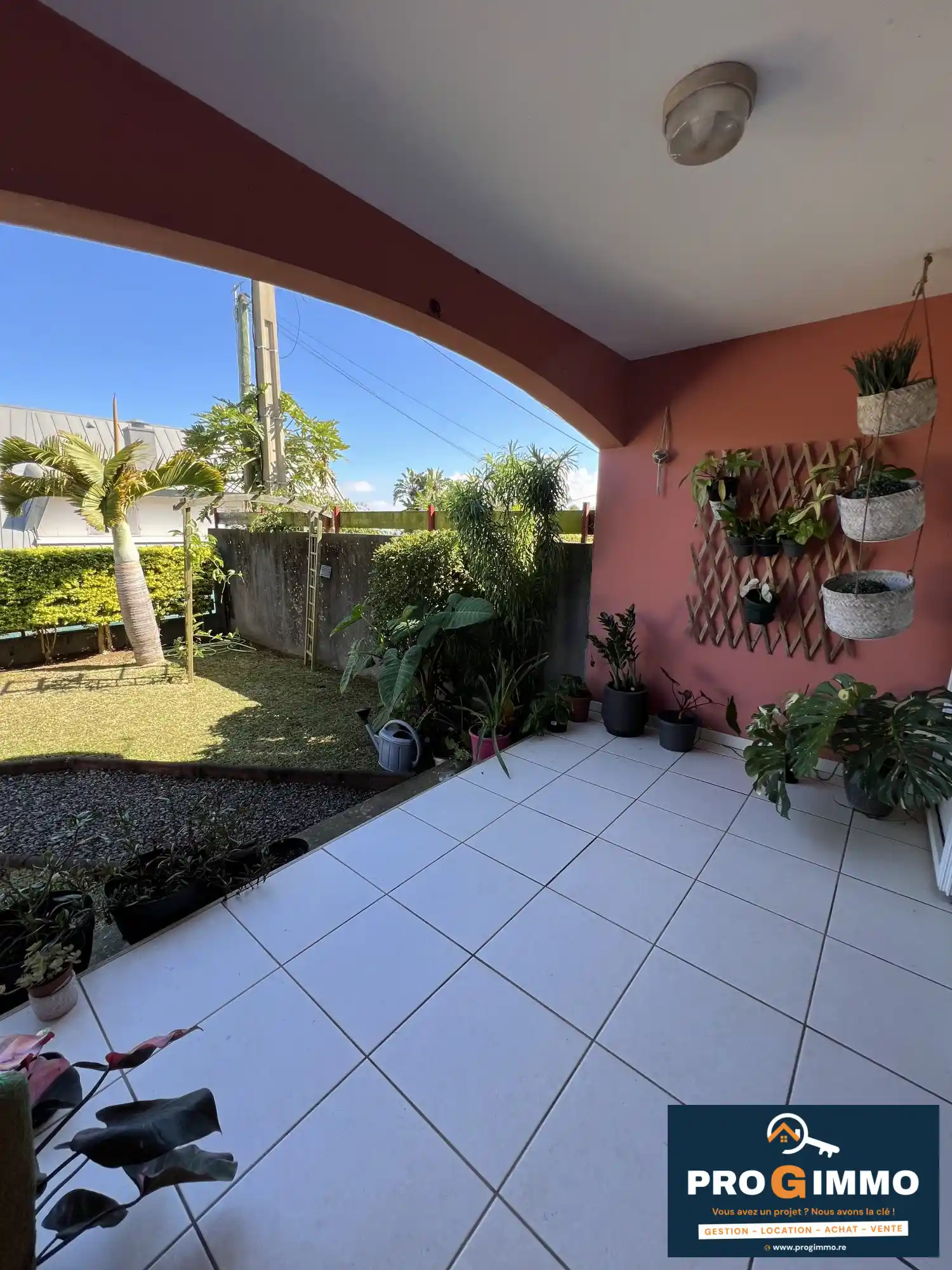 Photo 1 - Maison à louer - Ancien 1 320 € 5 pièces 3 chambres 90 m² Le Tampon 97430