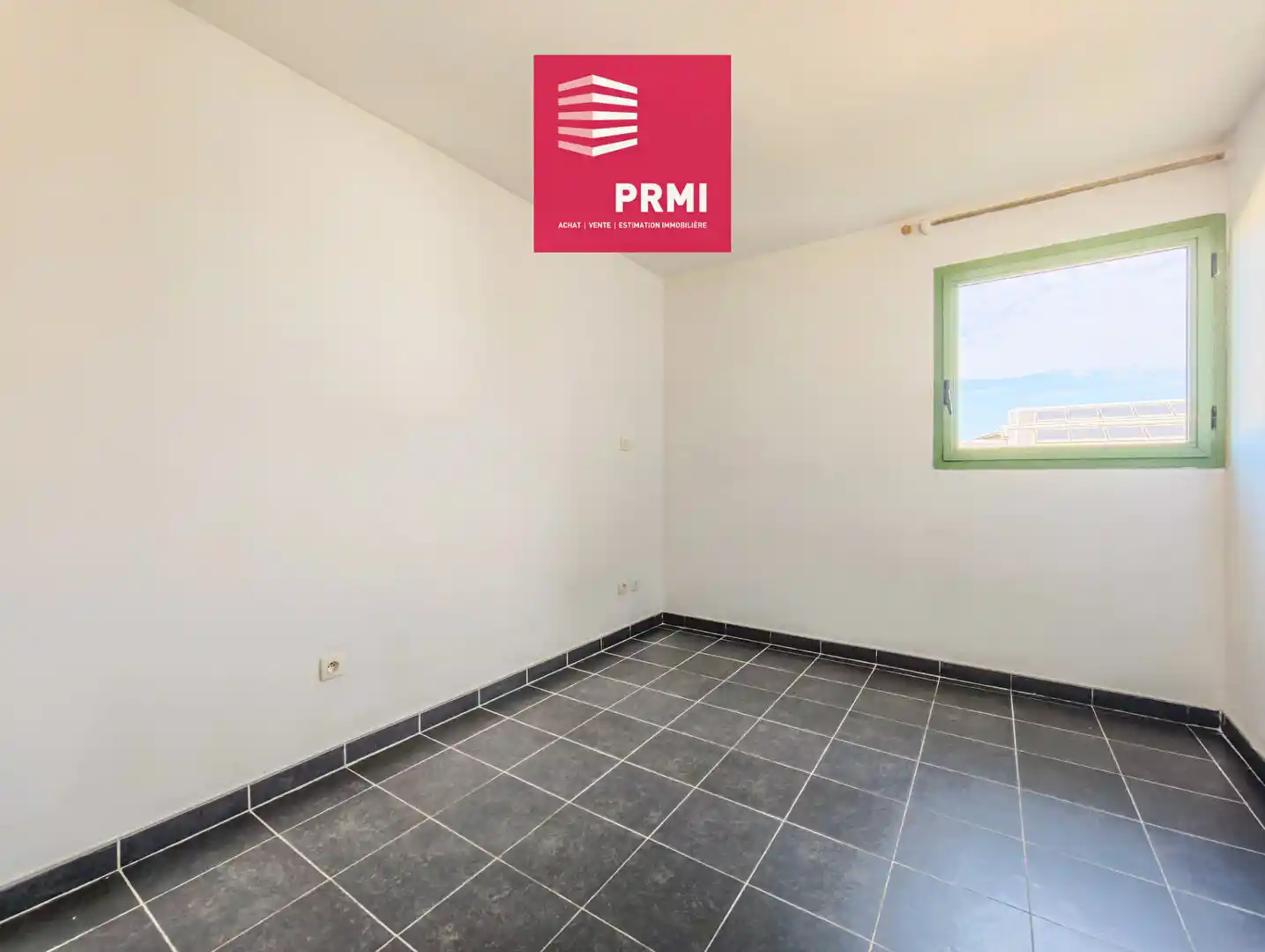 Photo 2 - Appartement à vendre - Ancien 139 900 € 3 pièces 2 chambres 67.8 m² Le Tampon 97430