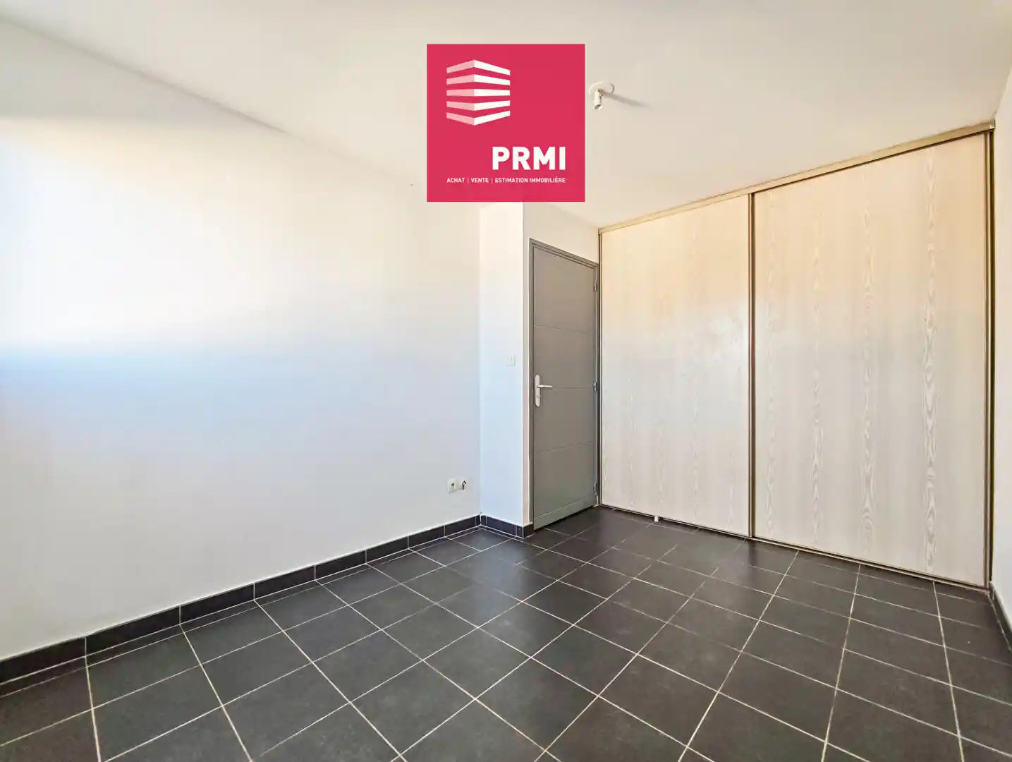 Photo 1 - Appartement à vendre - Ancien 139 900 € 3 pièces 2 chambres 67.8 m² Le Tampon 97430