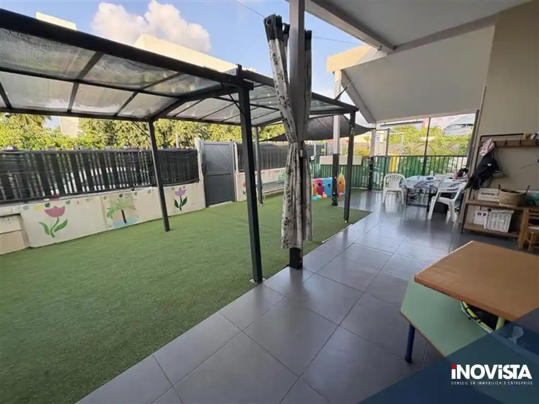 Photo 2 - Local / Bureaux à louer - Ancien 2 200 € 97 m² Le Port 97420