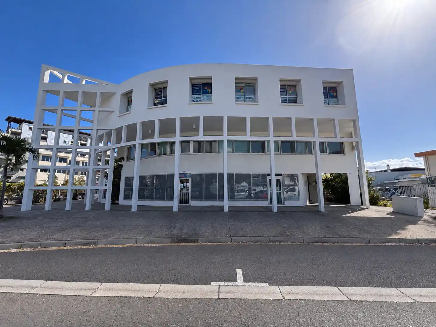 Photo 1 - Local / Bureaux à louer - Ancien 2 250 € 105 m² Le Port 97420