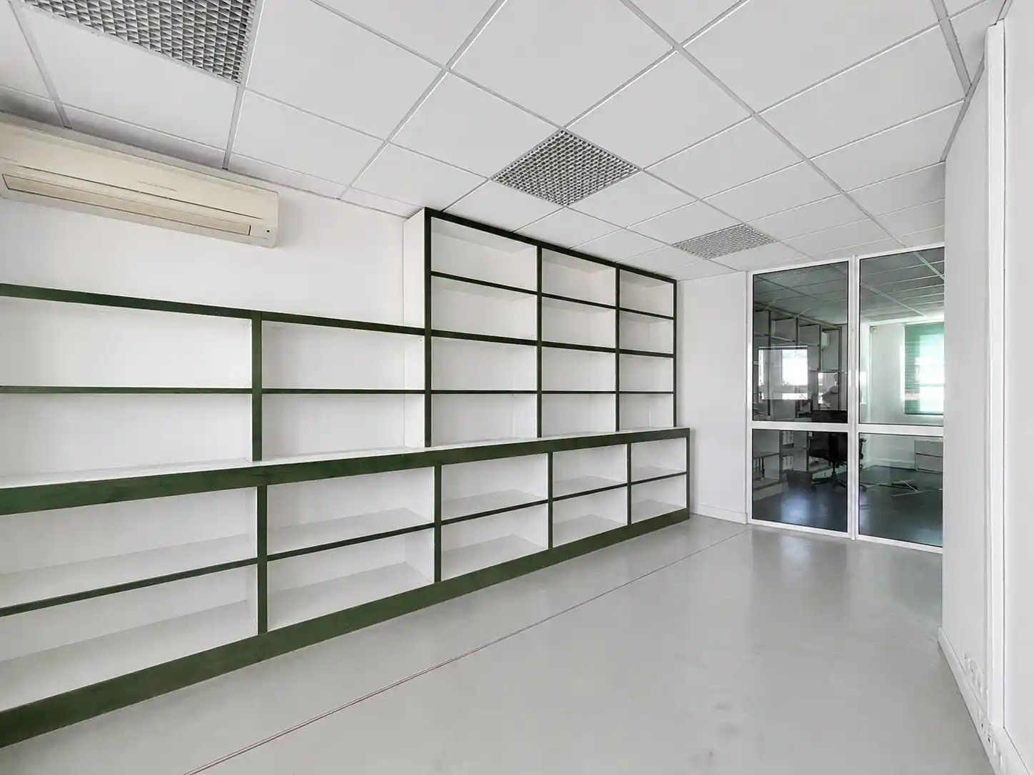 Photo 4 - Local / Bureaux à louer - Ancien 2 250 € 105 m² Le Port 97420