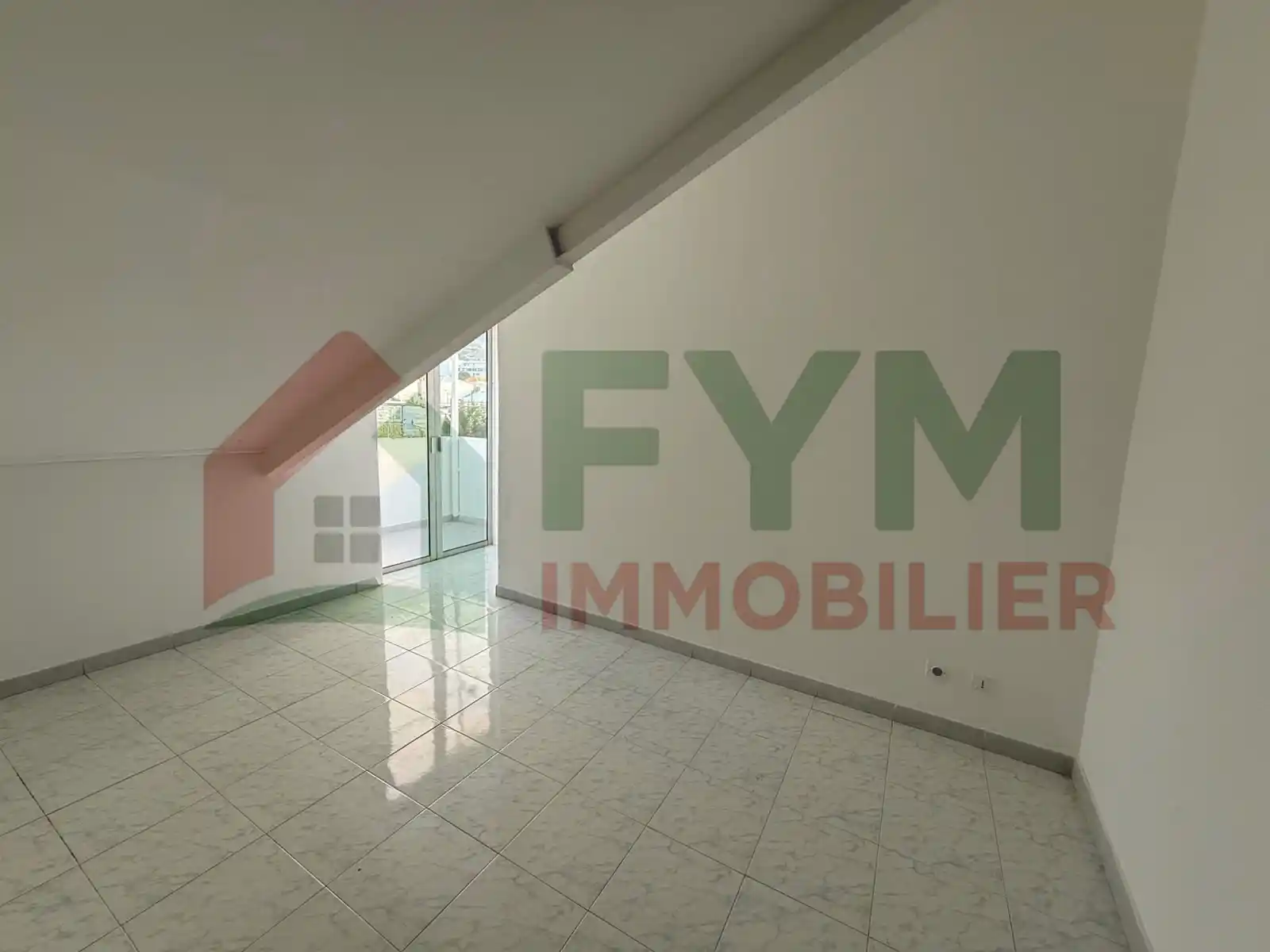 Photo 3 - Appartement à louer - Ancien 615 € 2 pièces 1 chambres 39.39 m² Saint-Denis Sainte-clotilde 97490
