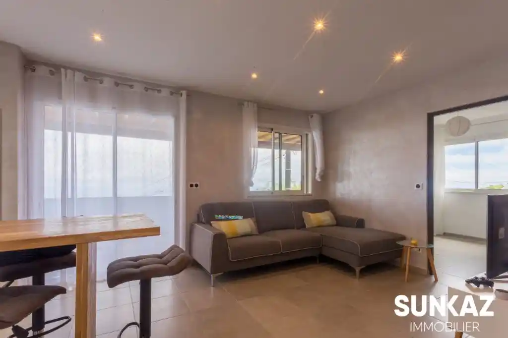 Photo 1 - Maison à louer - Ancien 1 031 € 4 pièces 3 chambres 65 m² Petite-Île 97429