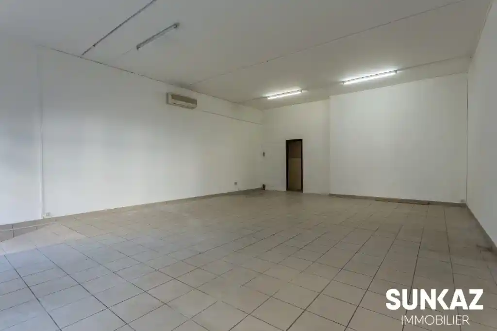 Photo 2 - Local / Bureaux à louer - Ancien 1 475 € 2 pièces 70 m² Saint-Pierre 97410