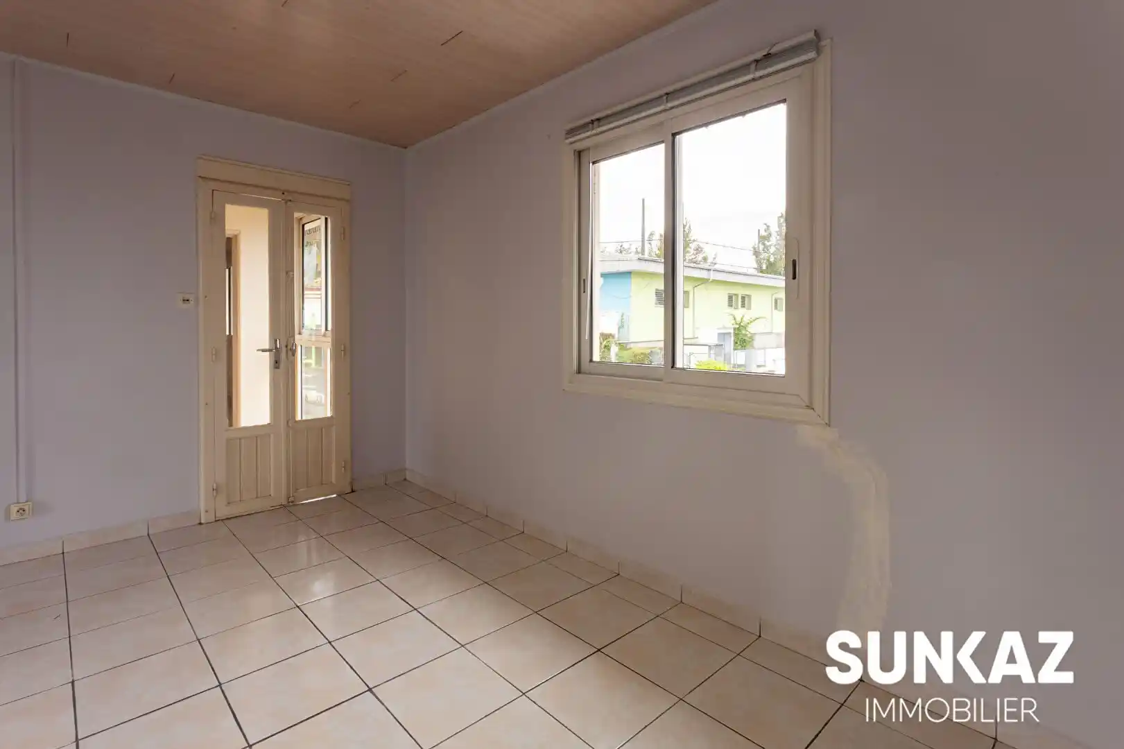 Photo 3 - Local / Bureaux à louer - Ancien 850 € 3 pièces 66 m² Le Tampon 97430