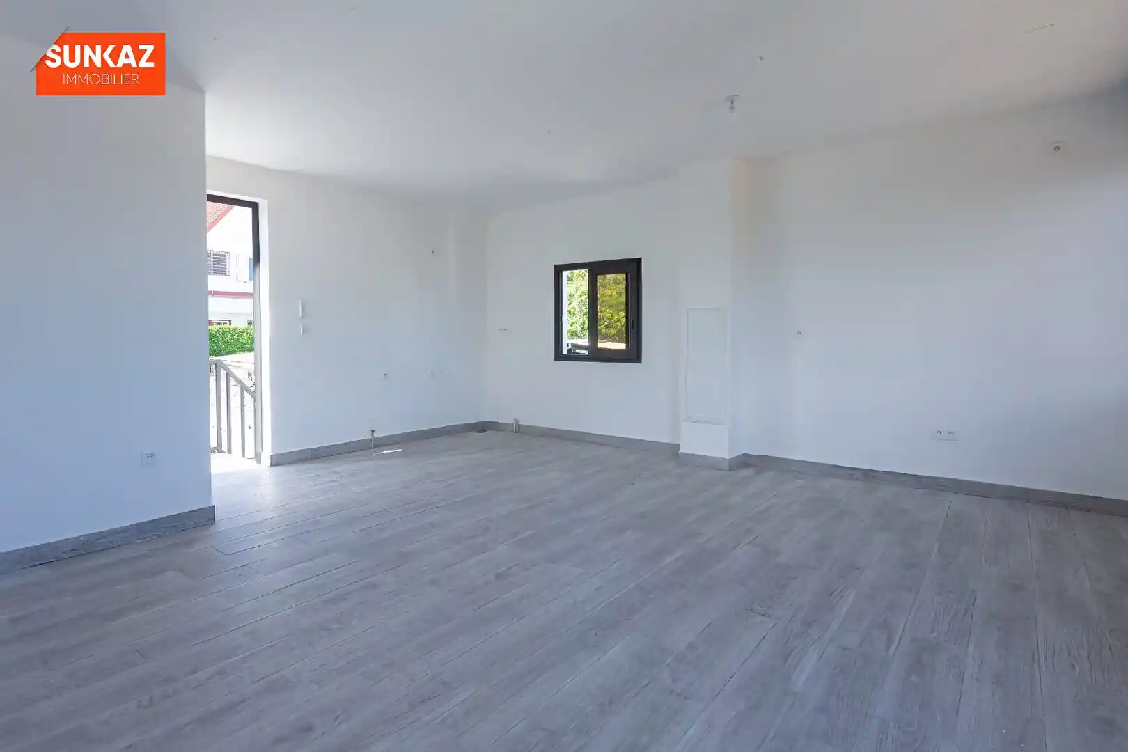 Photo 4 - Local / Bureaux à louer - Ancien 800 € 35 m² Saint-Pierre 97410