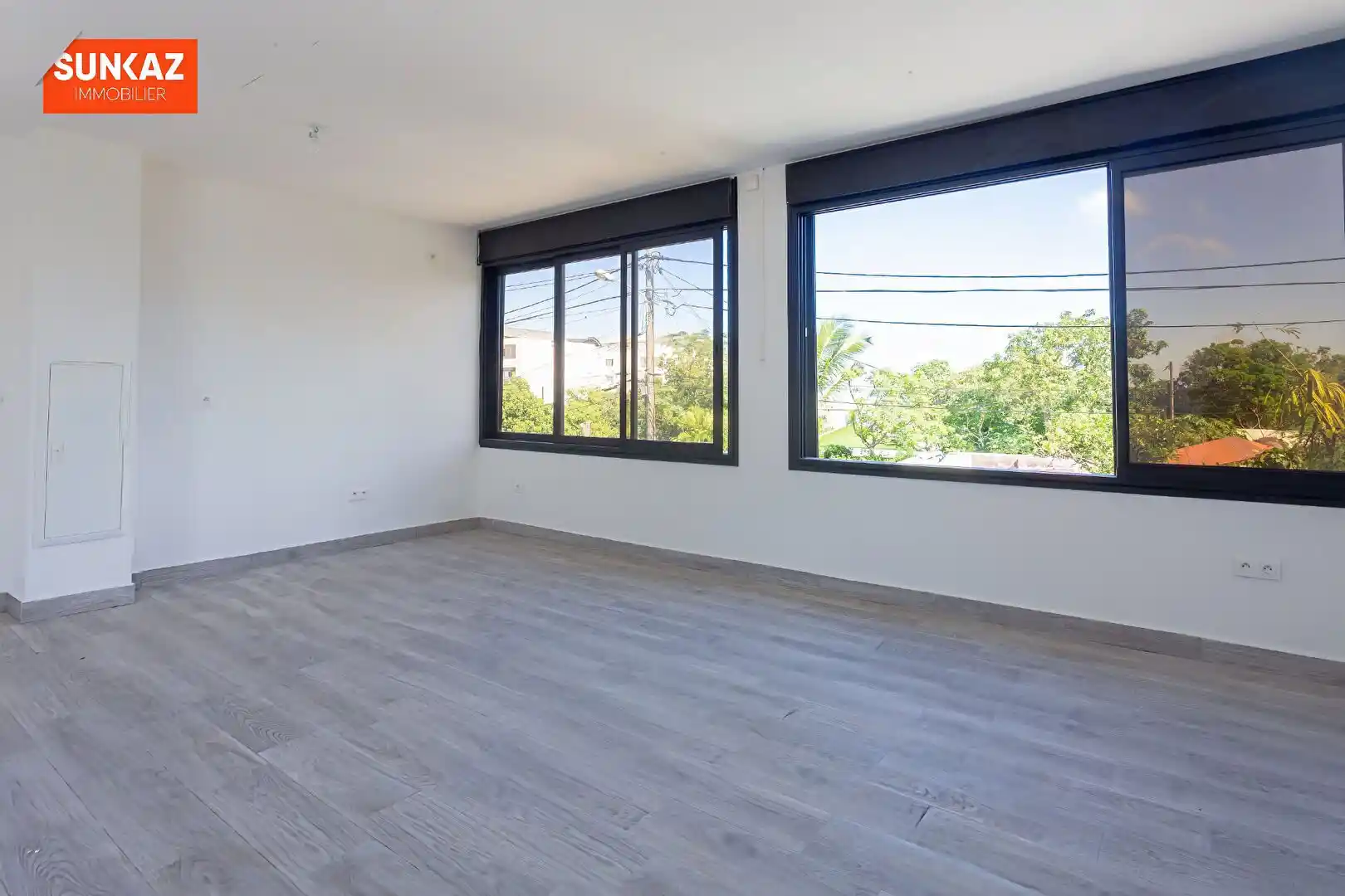 Photo 3 - Local / Bureaux à louer - Ancien 800 € 35 m² Saint-Pierre 97410