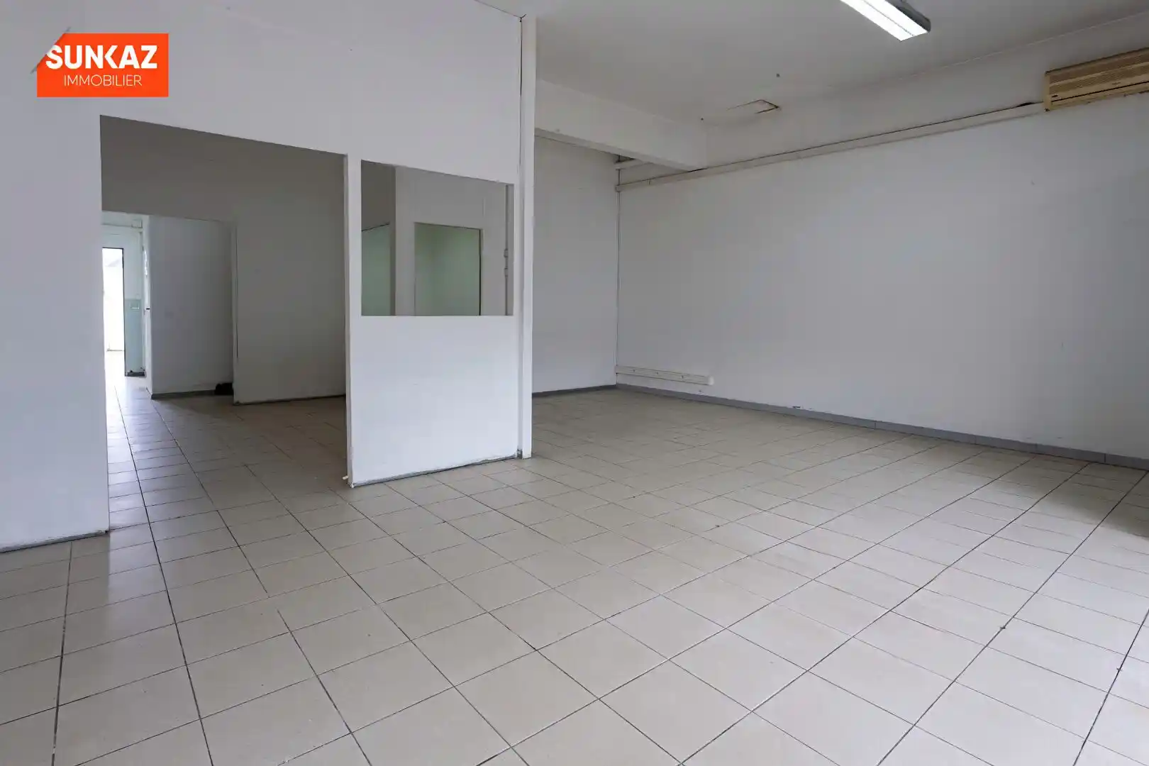 Photo 4 - Local / Bureaux à louer - Ancien 900 € 65 m² Le Port 97420