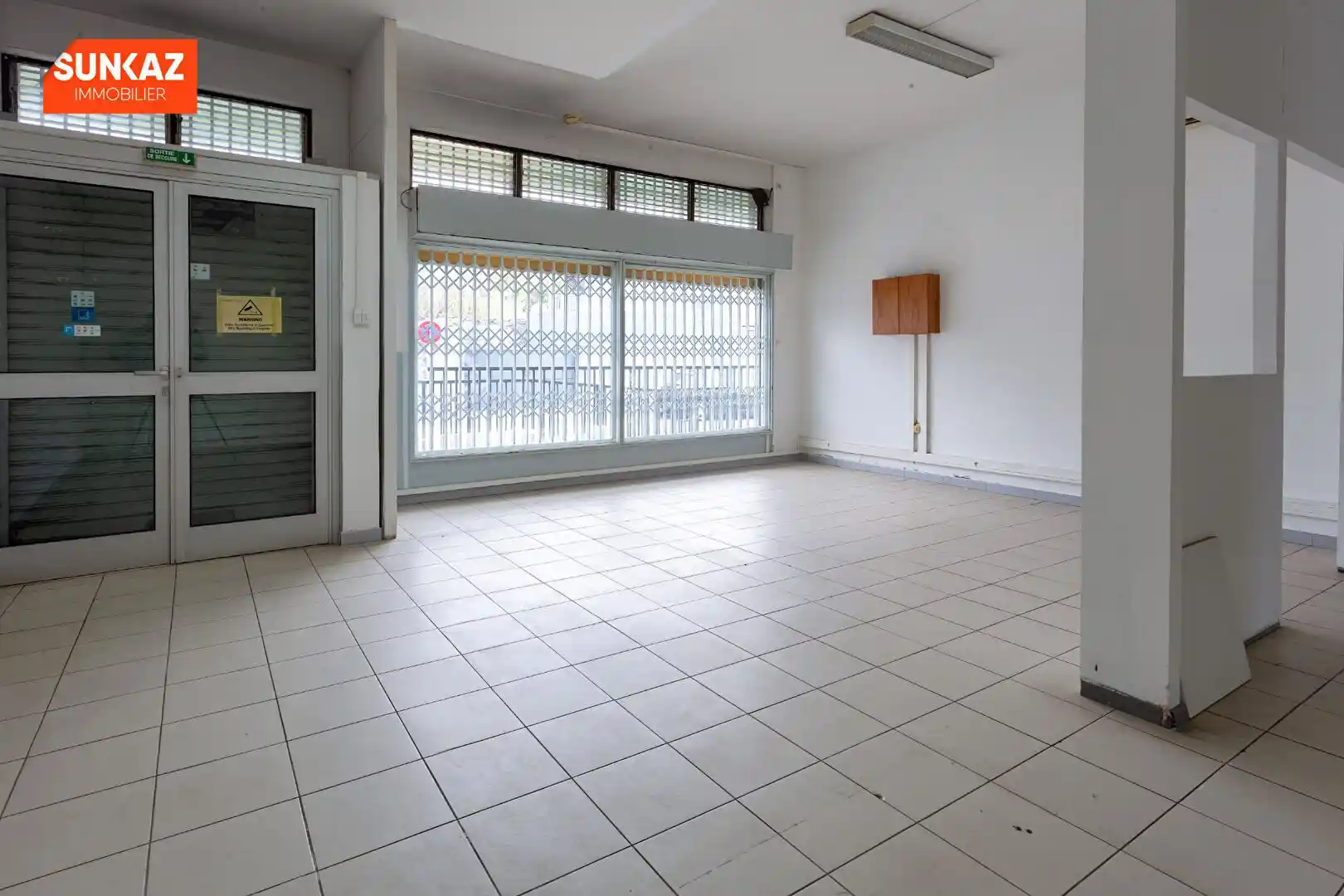 Photo 3 - Local / Bureaux à louer - Ancien 900 € 65 m² Le Port 97420